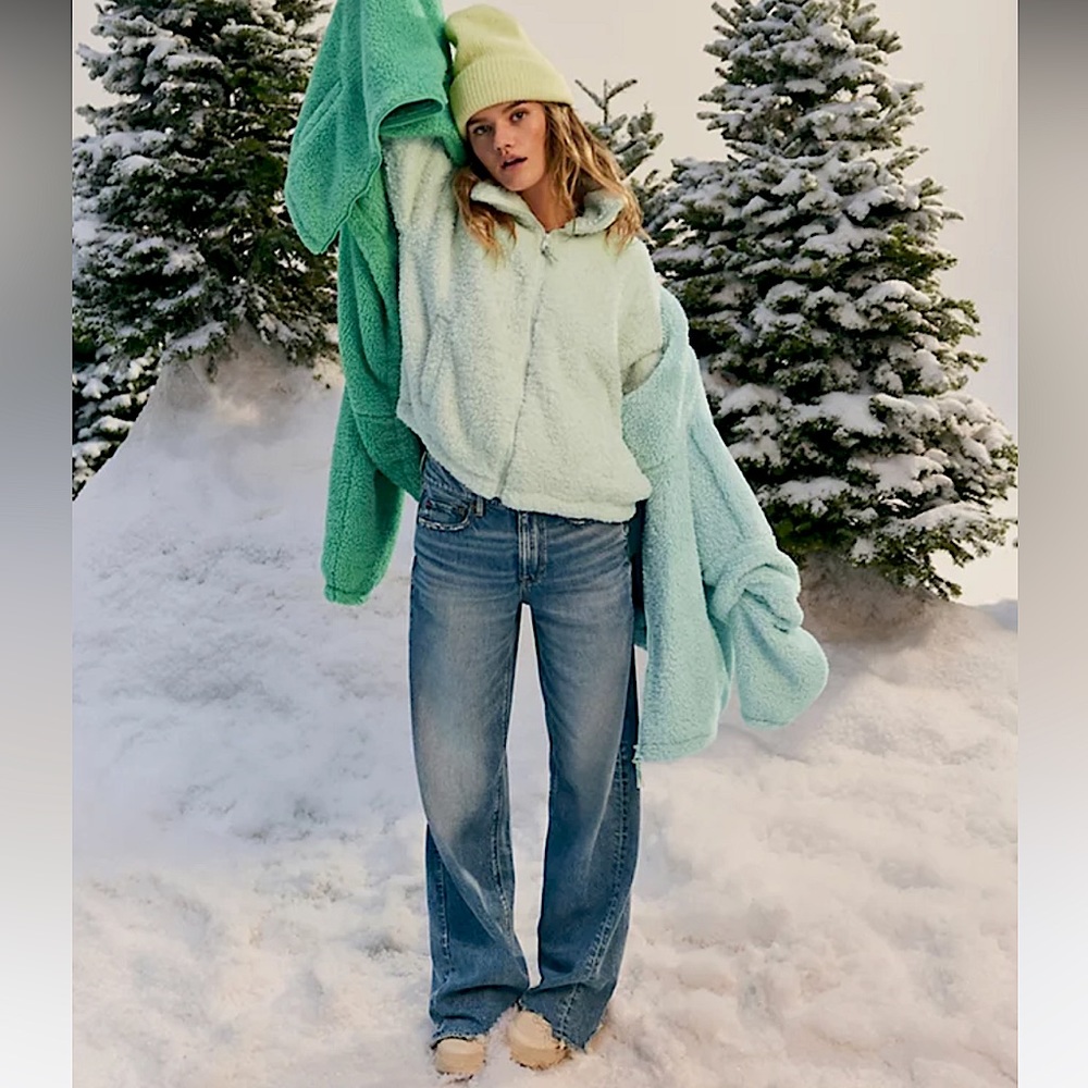 American Eagle – baggy wide- leg jeans